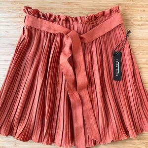 Haute Monde Preppy Pleated Elastic Waist Mini Skirt in Rust Size L
